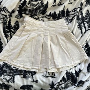 American Eagle White Pleated Skirt